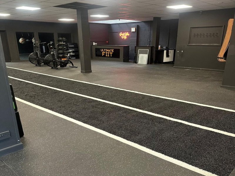 لقطة مقربة لنسيج عشب Hyrox تُظهر الوبر الكثيف